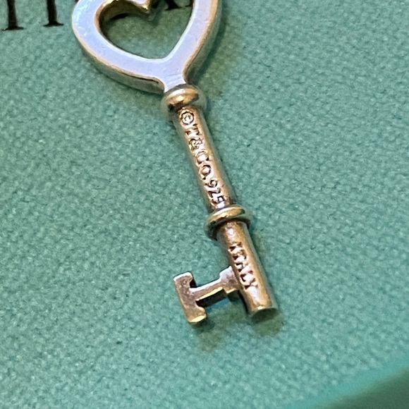 💯Authentic Tiffany Heart Mini key (EUC) + 24” chain (Practically New) - Picture 6 of 7